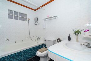 Patong Social Hotel & Restaurant