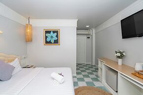 Patong Social Hotel & Restaurant