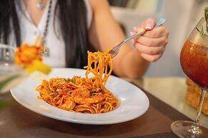 Patong Social Hotel & Restaurant