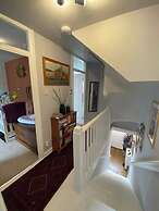 Spacious & Central 2BD House - Brighton