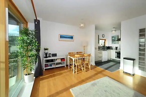 Bright 2BD Flat With Private Balcony - Dublin