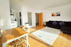 Bright 2BD Flat With Private Balcony - Dublin