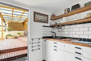 Cozy Apartment w/ Terrace Close to City Center