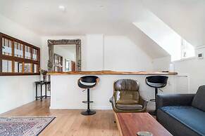 Cozy Apartment w/ Terrace Close to City Center