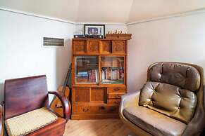 Cozy Apartment w/ Terrace Close to City Center