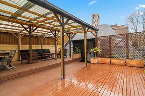 Cozy Apartment w/ Terrace Close to City Center