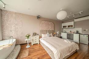 Aimee House - Pham Hong Thai