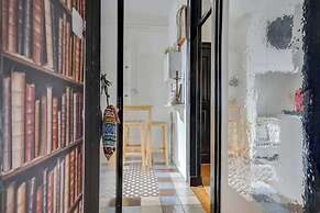 Central Hidden Gem, Rustic Modern 2 Bedroom Flat