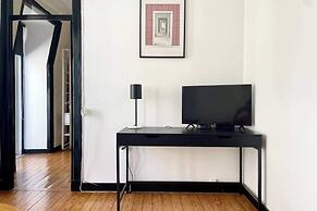 Central Hidden Gem, Rustic Modern 2 Bedroom Flat