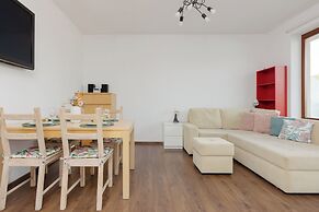 Spacious Apartment + Parking by Renters