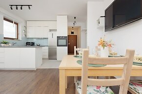 Spacious Apartment + Parking by Renters