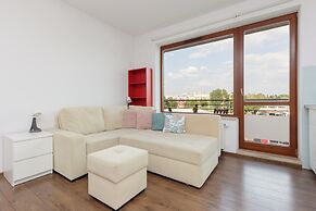 Spacious Apartment + Parking by Renters