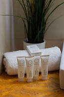 Spacious Apartment + Parking by Renters