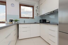 Spacious Apartment + Parking by Renters