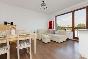 Spacious Apartment + Parking by Renters