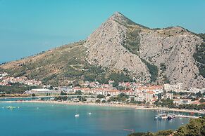 Pool Apartment Yellow Sun Omiš