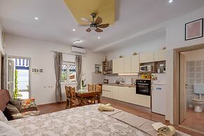 Pool Apartment Yellow Sun Omiš