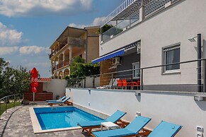 Pool Apartment Yellow Sun Omiš