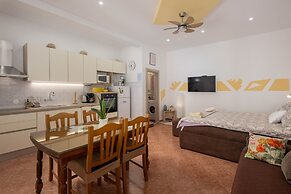 Pool Apartment Yellow Sun Omiš