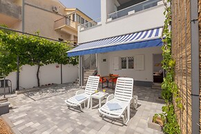 Pool Apartment Yellow Sun Omiš