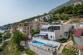 Pool Apartment Yellow Sun Omiš