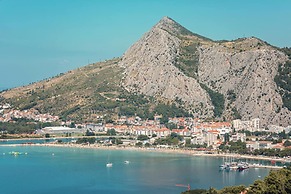 Pool Apartment Yellow Sun Omiš
