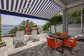 Pool Apartment Yellow Sun Omiš