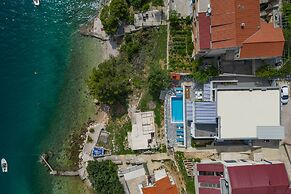 Pool Apartment Yellow Sun Omiš