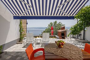 Pool Apartment Yellow Sun Omiš