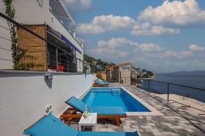 Pool Apartment Yellow Sun Omiš