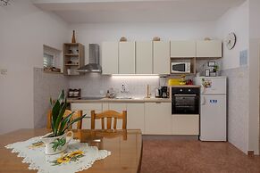 Pool Apartment Yellow Sun Omiš