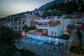 Pool Apartment Yellow Sun Omiš