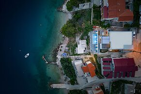 Pool Apartment Yellow Sun Omiš