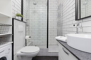 Trendy Apartment Wola by Renters