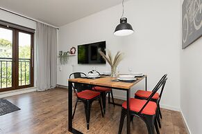 Trendy Apartment Wola by Renters