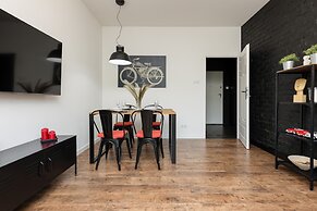 Trendy Apartment Wola by Renters