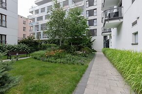 Trendy Apartment Wola by Renters