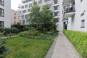 Trendy Apartment Wola by Renters