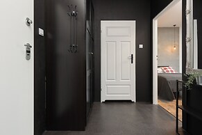 Trendy Apartment Wola by Renters