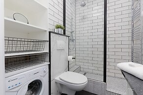 Trendy Apartment Wola by Renters