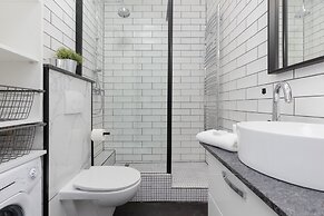 Trendy Apartment Wola by Renters