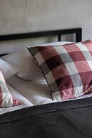 Trendy Apartment Wola by Renters