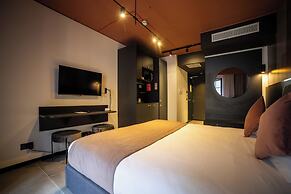 Eleven by Warren Collection