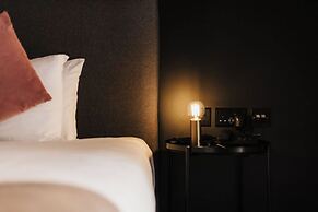 Eleven by Warren Collection