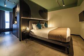 Eleven by Warren Collection