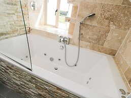 2 Dewars Farm Cottages