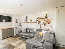 2 Dewars Farm Cottages