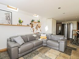 2 Dewars Farm Cottages