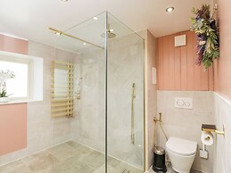 2 Dewars Farm Cottages