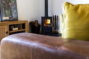 Fern Lodge - 2 Bedroom Log Cabin - Saint Florence - Tenby